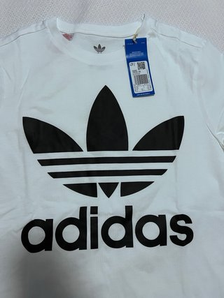 Camiseta Adidas. Nueva.