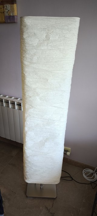 Lámpara de pie de papel