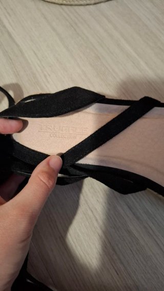 Alpargatas negras de ante con cintas Asos