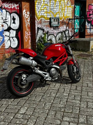 Ducati Monster 696