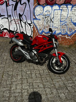 Ducati Monster 696