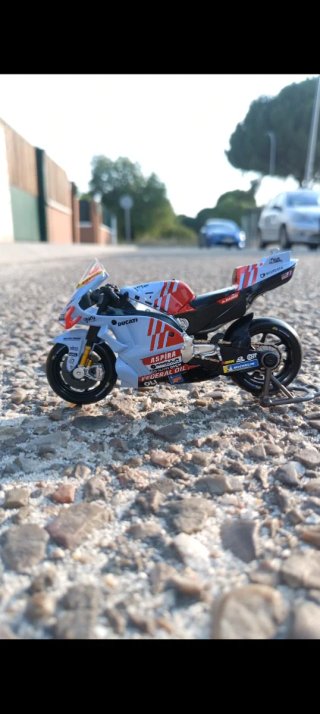 Réplica Moto GP Marc Márquez 93