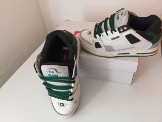 Zapatillas Globe Blancas y Verdes