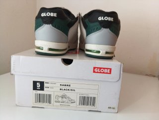 Zapatillas Globe Blancas y Verdes