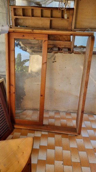 Ventana de madera con cristal