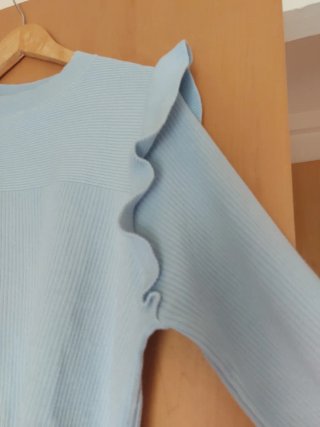 Jersey azul celeste con volantes