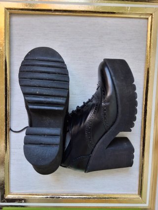 Zapatos negros de plataforma con cordones