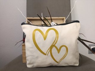 Neceser personalizado con corazones dorados