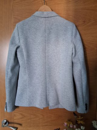 Blazer  Caroll en color gris. Talla 36