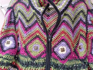 Chaqueta crochet multicolor con cremallera
