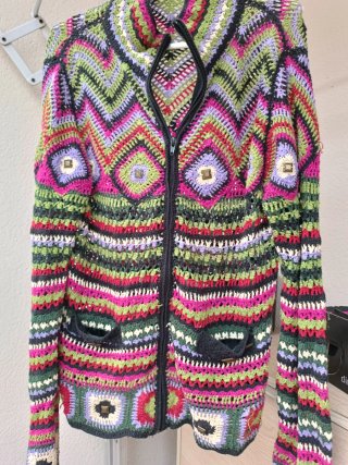 Chaqueta crochet multicolor con cremallera