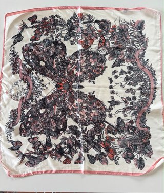 Foulard in seta con perle