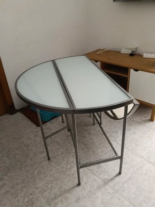 Mesa redonda, cristal , plegable.