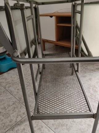 Mesa redonda, cristal , plegable.