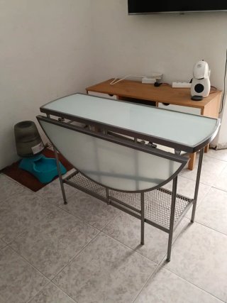 Mesa redonda, cristal , plegable.