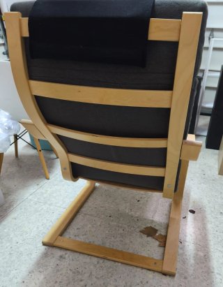 Poltrona Poäng Ikea in tessuto e legno