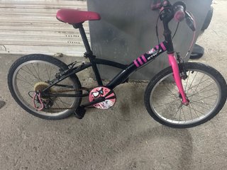 Bicicleta infantil Btwin negra y rosa