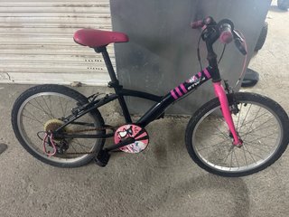 Bicicleta infantil Btwin negra y rosa