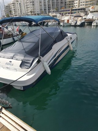 Sea Ray Sundeck 270 V8 425hp 8 metros barco