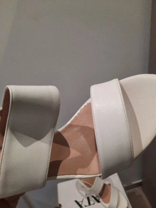 Sandali bianchi con tacco