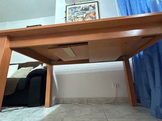 Mesa de comedor de madera