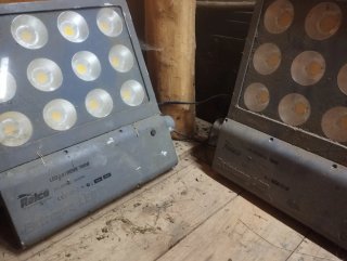 Dos Focos LED Extreme 700W Relco