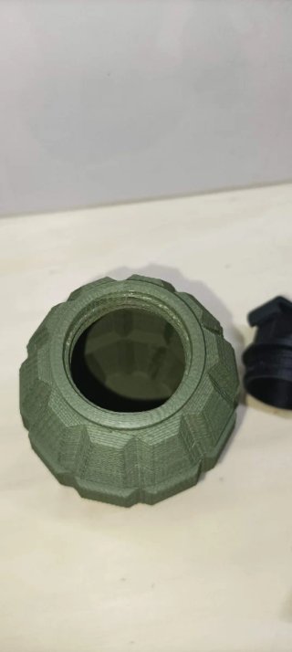 Portapenne bomba a mano plastica