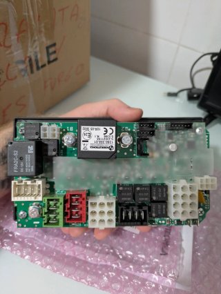Derivador Nordelettronica NE 355 caja de fusibles