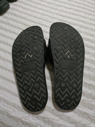 Chancletas Levi's Hombre Negras