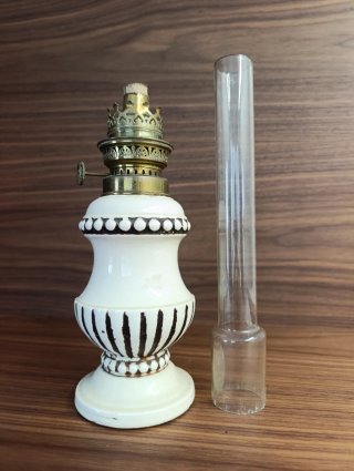 Quinqué antiguo de porcelana inglesa
