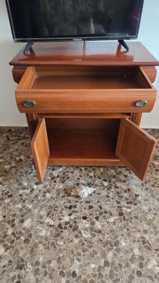 Mueble TV madera con cajones. Gran almacenaje.