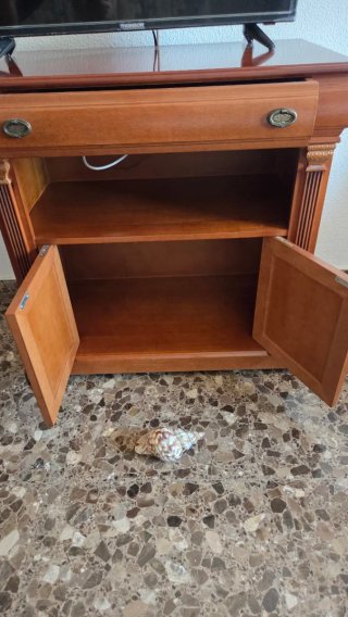 Mueble TV madera con cajones. Gran almacenaje.