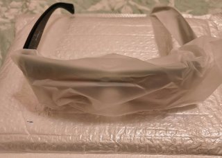 Occhiali da sole neri e marroni