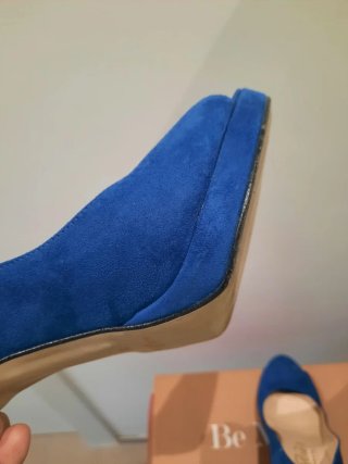Sandali blu con tacco alto