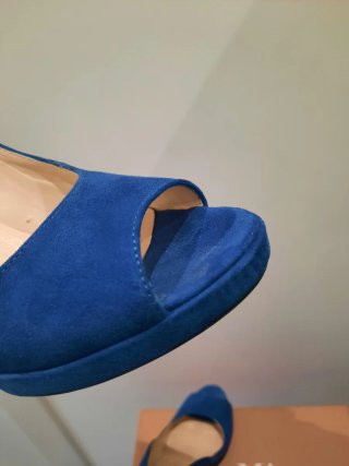 Sandali blu con tacco alto