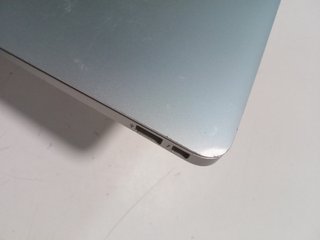MacBook Air 11 Core i5 4GB RAM 256GB SSD