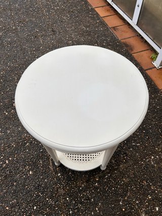 Mesa auxiliar redonda blanca