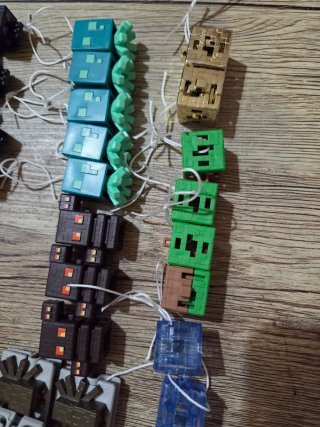 Figuras Minecraft Kinder Joy