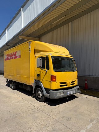 Nissan Atleon 2004