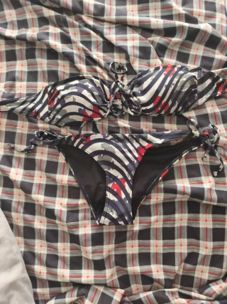 Bikini estampado rayas y camuflaje