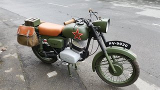 Moto clásica para escaparate o restaurar