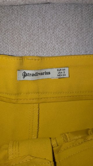 Pantalones cortos amarillos