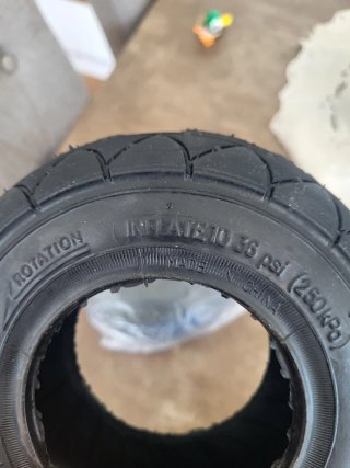 Rueda de goma negra nuevos