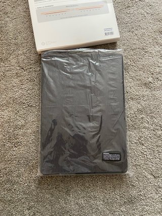 Spigen Urban Fit Cover per MacBook Pro 16