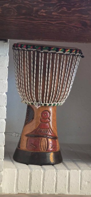Tambor africano hecho a mano