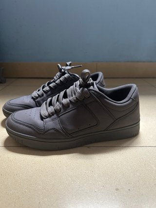 Zapatos grises hombre