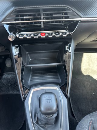 Peugeot 2008 2022 1.5 bluehdi 90300km
