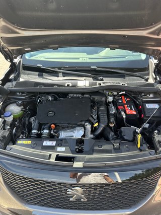 Peugeot 2008 2022 1.5 bluehdi 90300km