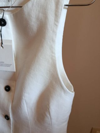 TOP DE LINO CON BOTONES