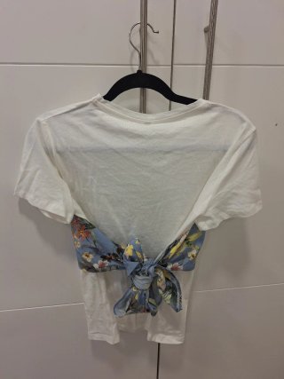 Camiseta con top estampado floral